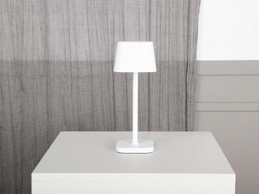 House og sander, Isa Lampe, Hvid