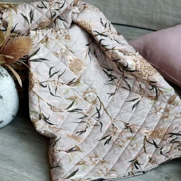 Aix Quilt vattæppe, Chic Antique, blomstermønster, 130x180 cm taupe
