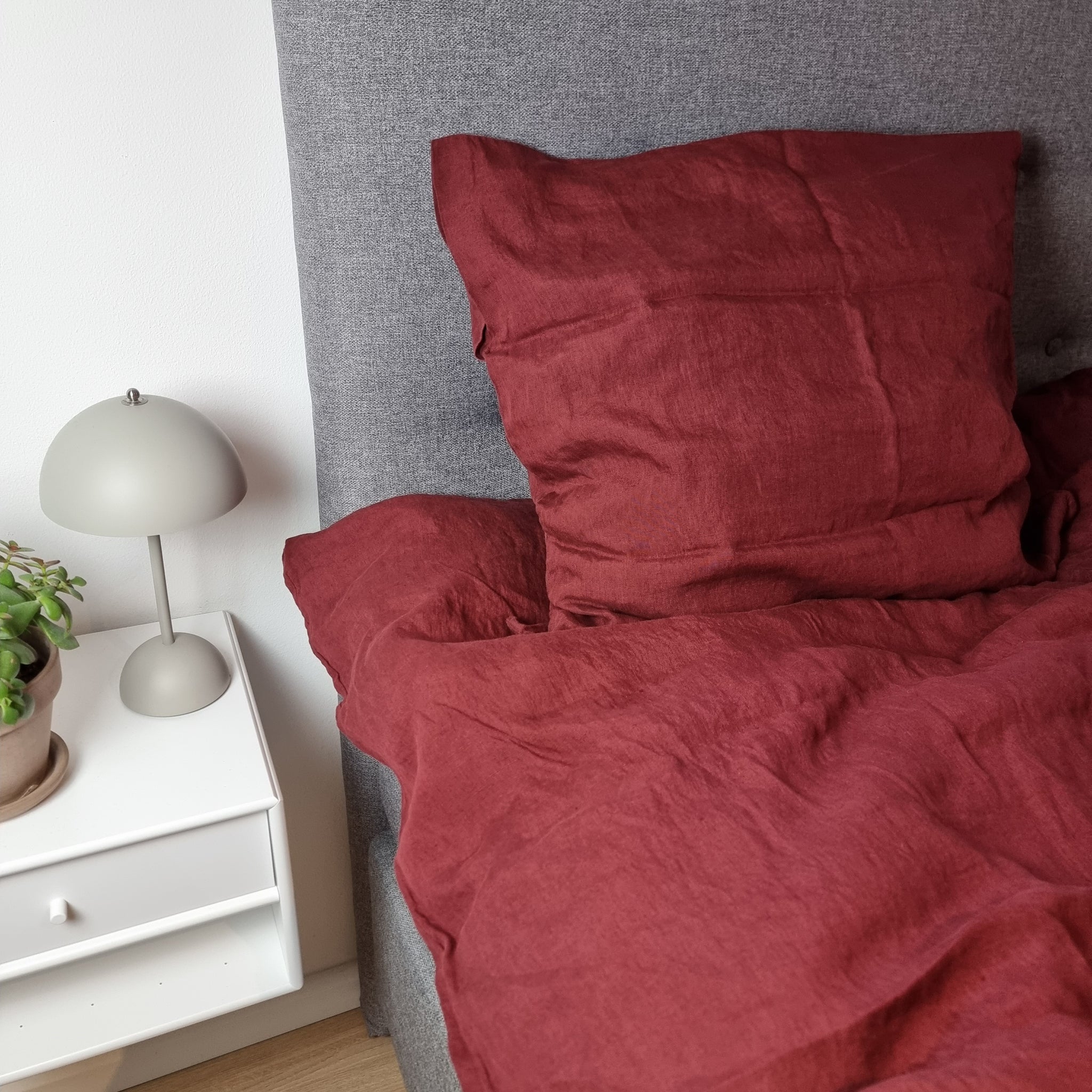 Sengetøj i vasket hør 240x220 cm - bordeaux